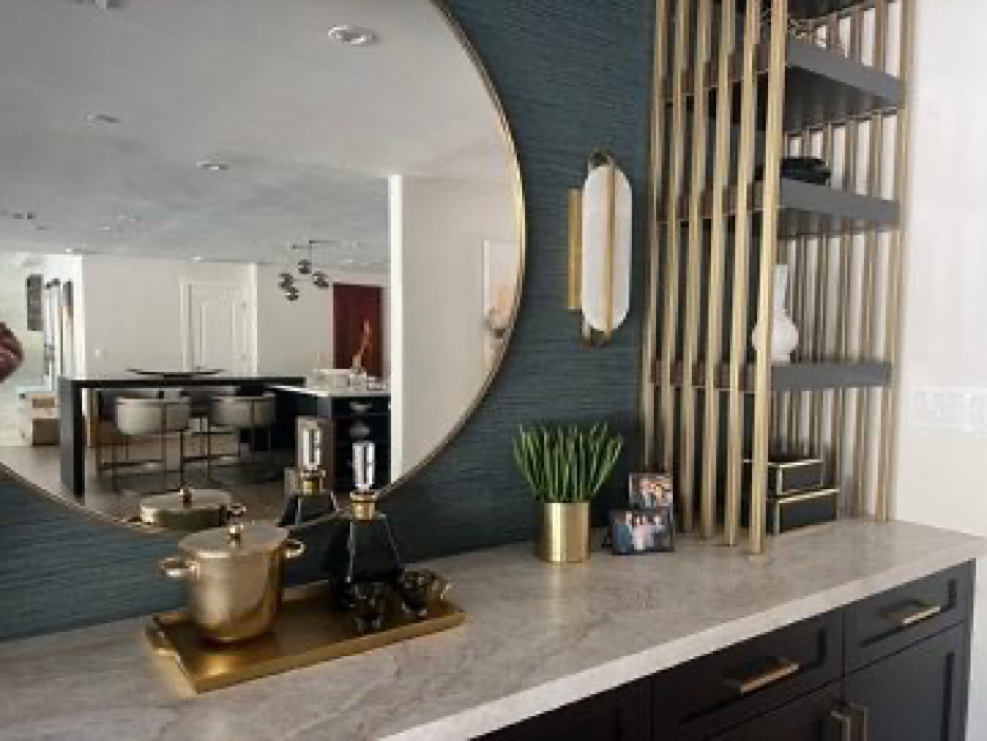 Vista Drive entry built-in by Donna Brann Interiors