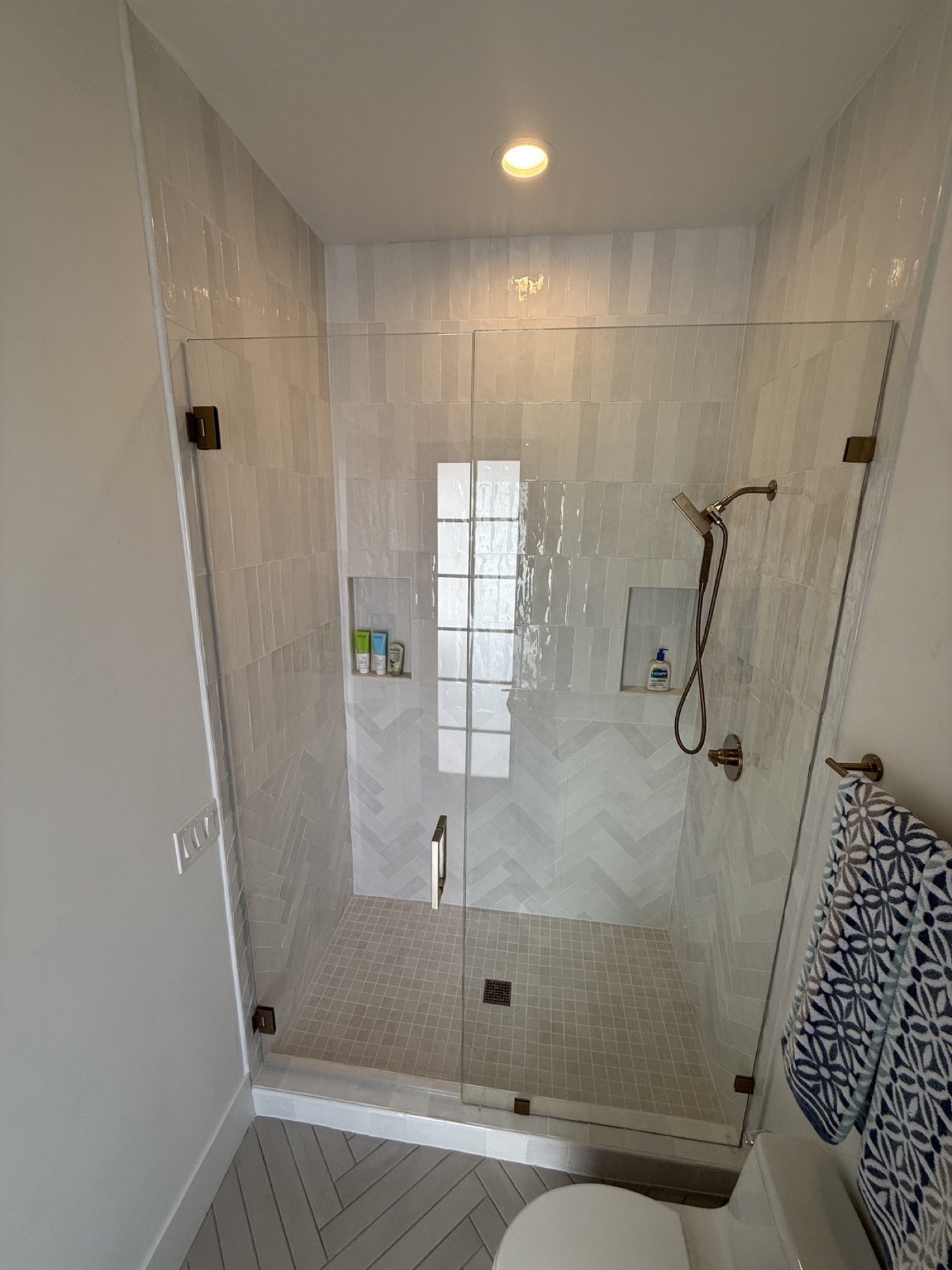 Frameless Glass Shower Enclosures by Level Up Tile in Peoria & Scottsdale AZ