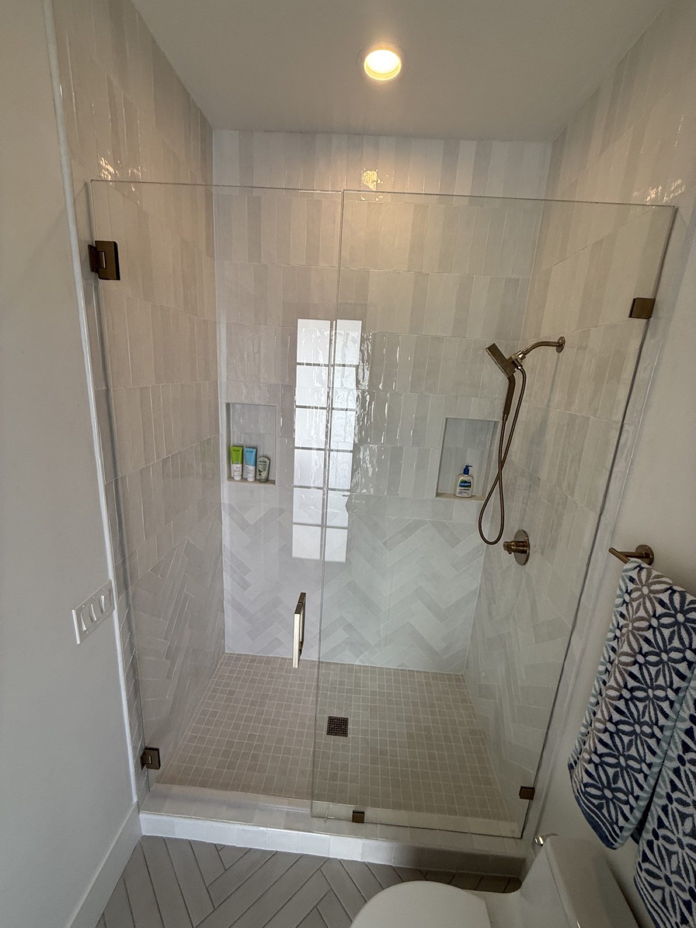 Frameless Glass Shower Enclosures by Level Up Tile in Peoria & Scottsdale AZ