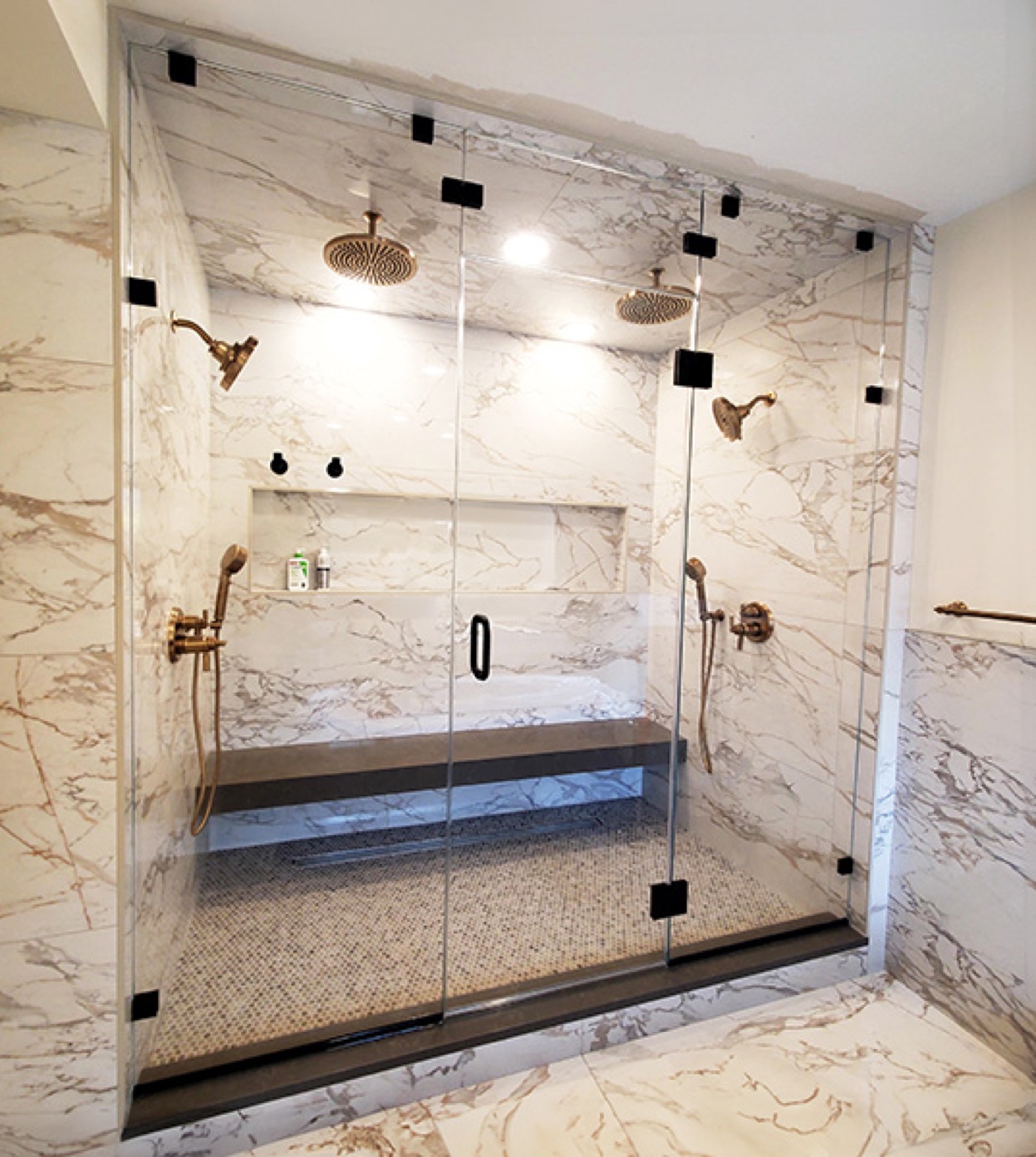 Steam shower enclosure with full ceiling glass by Level Up Tile