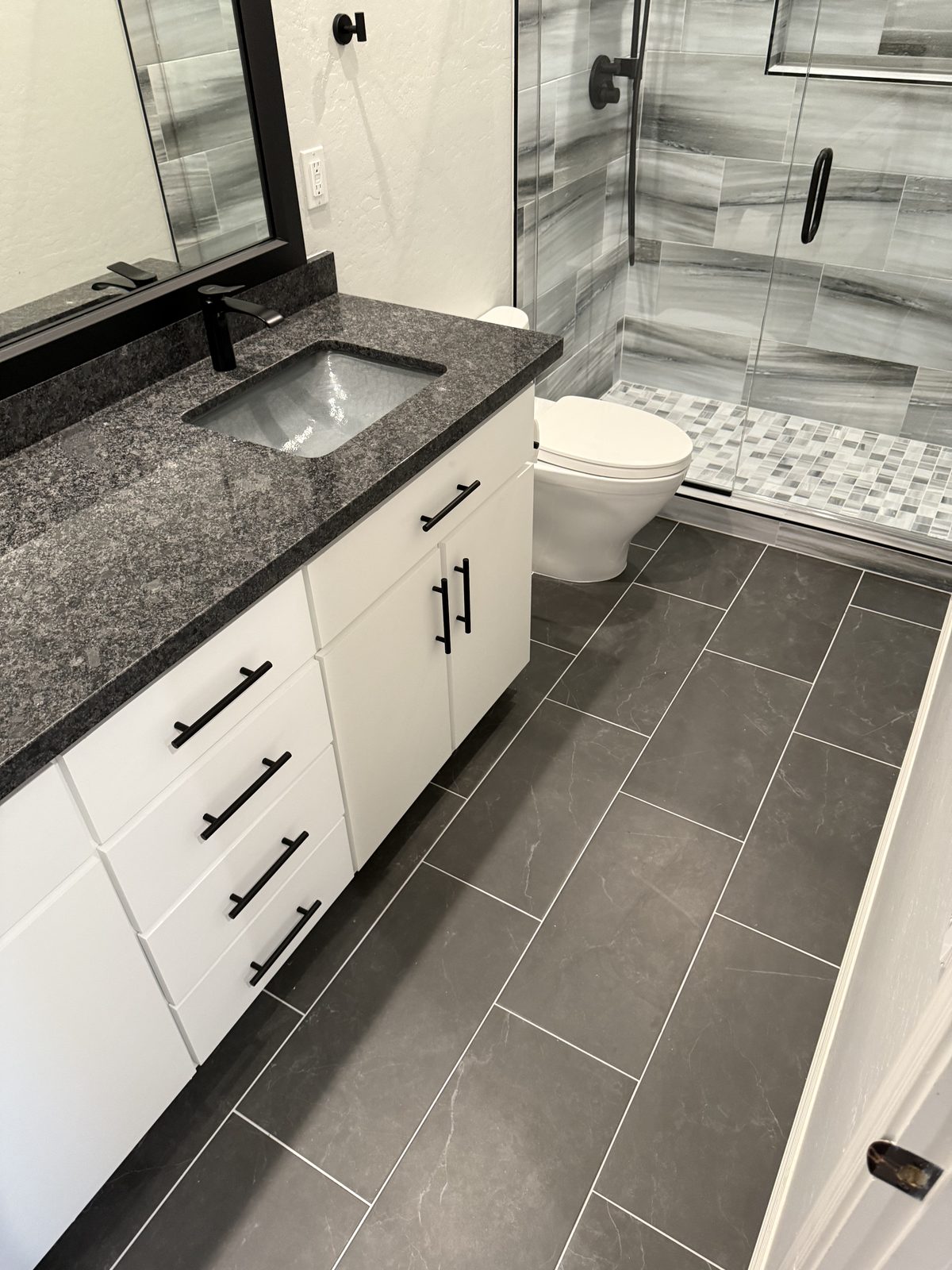 Bold emerald green tile backsplash in a modern Peoria kitchen by Level Up Tile